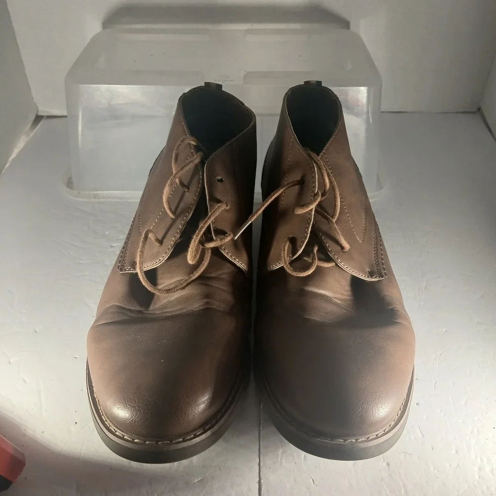 IZOD Inwood Chukka Boots 10.5 Tan Brown Lace Up Memory Foam Preppy Casual Mens